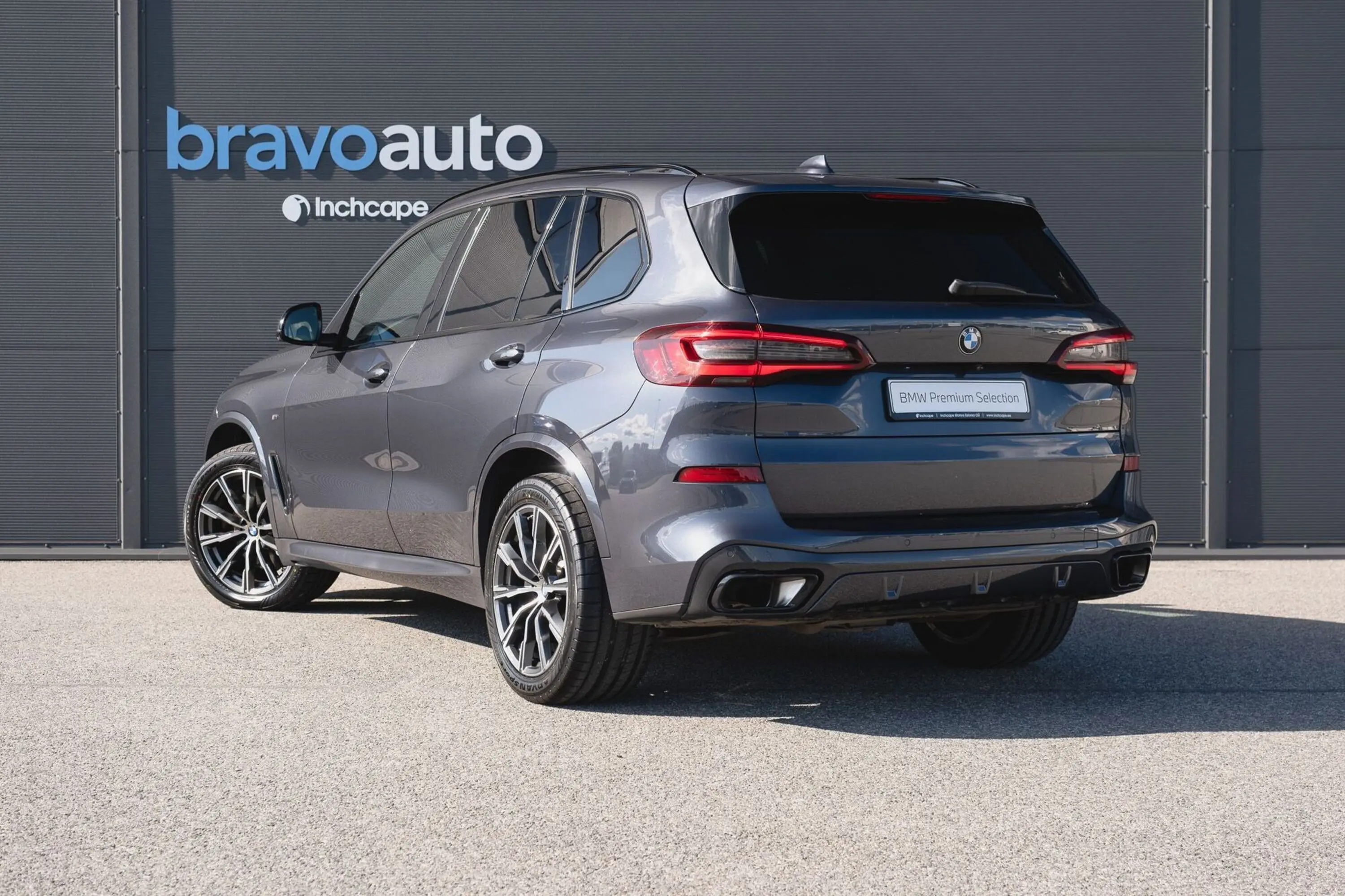 BMW X5, 3.0, 210 kW, hybrid, automatic, four-wheel drive
