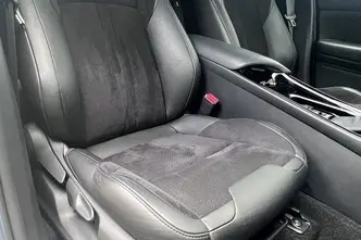 Toyota C-HR, 1.8, 72 kW, hübriid, automaat, esivedu