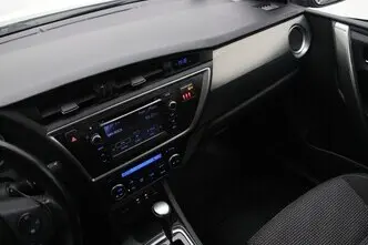 Toyota Auris, 1.6, 97 kW, bensiin, automaat, esivedu