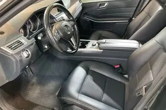 Mercedes-Benz E 200, 2.0, 135 kW, petrol, automatic, rear-wheel drive