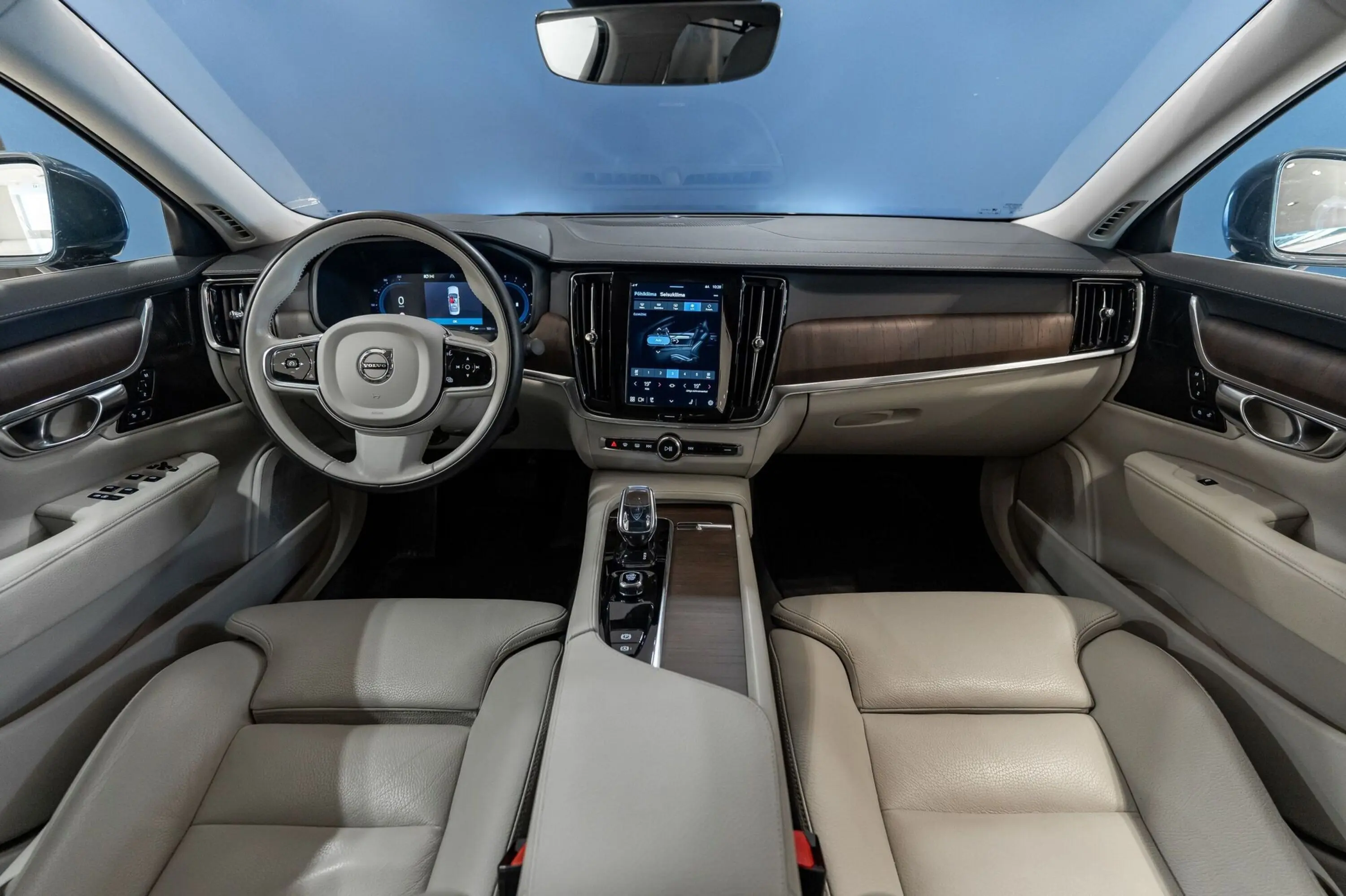 Volvo S90, 2.0, 220 kW, hybrid, automatic, four-wheel drive