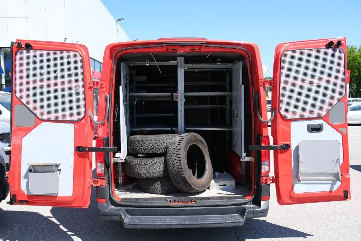 Volkswagen Crafter, 2.0, 103 kW, diesel, automatic, front-wheel drive