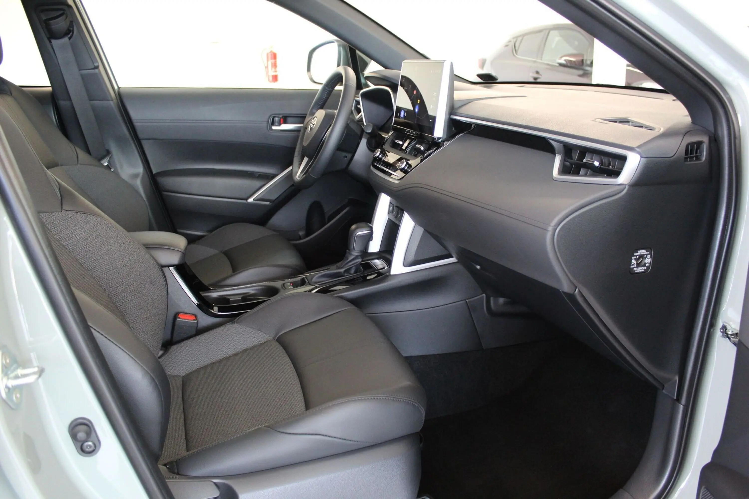 Toyota Corolla Cross, 1.8, 72 kW, hybrid, automatic, front-wheel drive