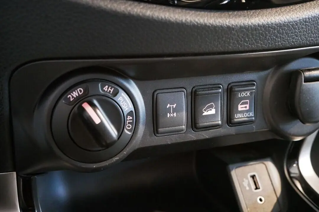 Nissan Navara, 2.3, 140 kW, diesel, automatic, four-wheel drive