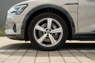 Audi e-tron, 300 kW, elekter, manuaal