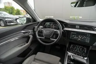 Audi e-tron, 300 kW, elekter, manuaal