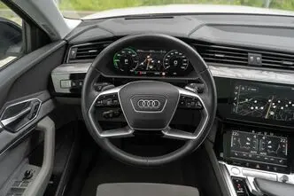 Audi e-tron, 300 kW, elekter, manuaal