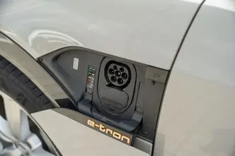 Audi e-tron, 300 kW, elekter, manuaal