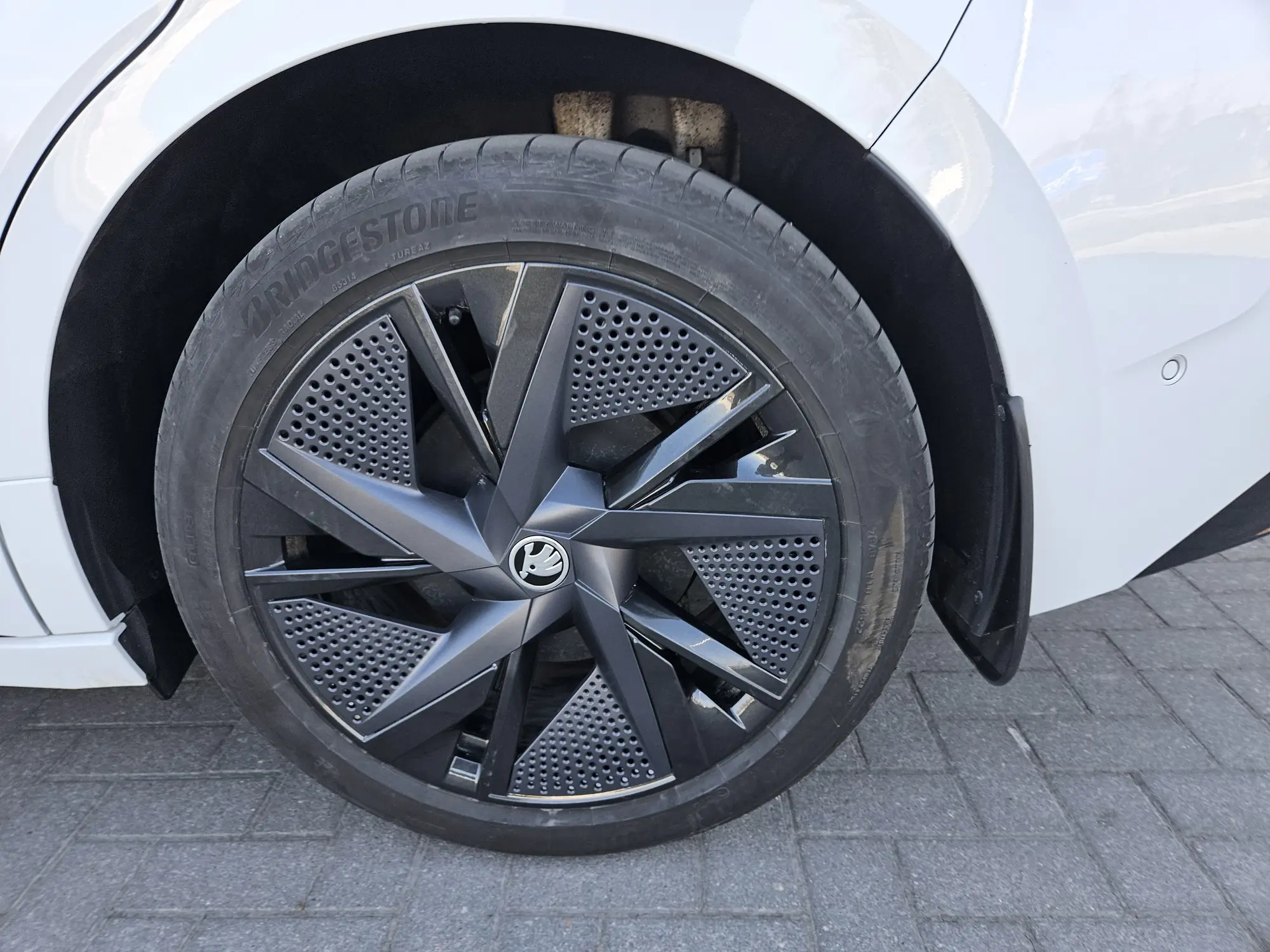 Škoda Enyaq, 77 kW, электричество, автомат, полный привод