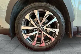 Toyota Corolla, 2.0, 112 kW, гибрид, автомат, полный привод