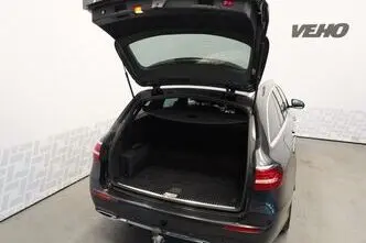 Mercedes-Benz E 300, 2.0, 143 kW, plug-in hybrid, automatic, four-wheel drive