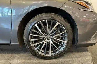 Lexus ES 300, 2.5, 131 kW, hübriid, automaat, esivedu