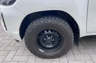 Toyota Hilux, 2.4, 110 kW, diesel, manual, four-wheel drive