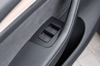 Tesla Model Y, 393 kW, электричество, автомат, полный привод
