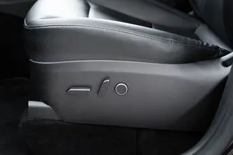 Tesla Model Y, 393 kW, электричество, автомат, полный привод