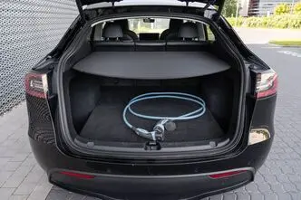 Tesla Model Y, 393 kW, электричество, автомат, полный привод