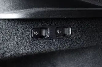 Tesla Model Y, 393 kW, электричество, автомат, полный привод