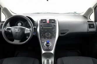 Toyota Auris, 1.8, 99 kW, hybrid, automatic, front-wheel drive