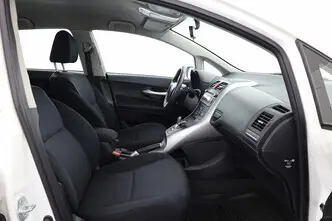 Toyota Auris, 1.8, 99 kW, hybrid, automatic, front-wheel drive