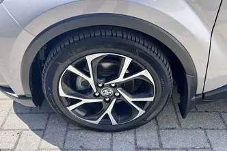 Toyota C-HR, 1.8, 72 kW, гибрид, автомат, передний привод