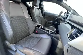 Toyota C-HR, 1.8, 72 kW, гибрид, автомат, передний привод
