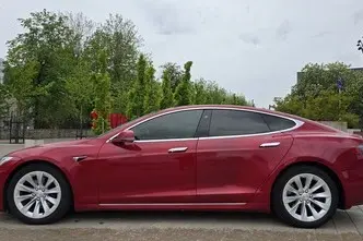 Tesla Model S, 386 kW, elekter, automaat, nelikvedu
