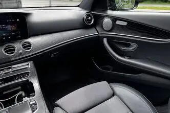 Mercedes-Benz E 200, 1.6, 118 kW, diesel, automatic, rear-wheel drive