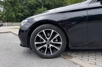 Mercedes-Benz E 200, 1.6, 118 kW, diesel, automatic, rear-wheel drive
