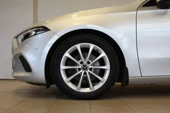 Mercedes-Benz A 180, 1.3, 100 kW, petrol, automatic, front-wheel drive
