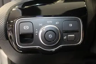 Mercedes-Benz A 180, 1.3, 100 kW, petrol, automatic, front-wheel drive