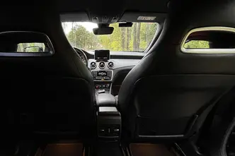Mercedes-Benz GLA 200, 1.6, 115 kW, бензин, автомат, передний привод