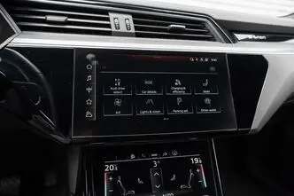 Audi e-tron, 300 kW, elekter, automaat, nelikvedu