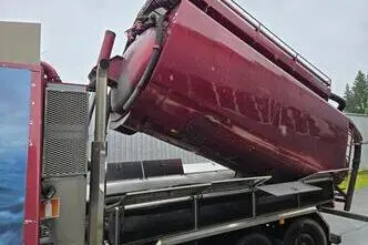 Volvo FH16 610 8X4 FICO ADR 9.9m³ + 11.8m³, 448 kW, дизель, механическая