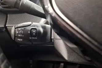 Peugeot 208, 1.2, 55 kW, бензин, механическая, передний привод