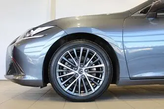 Lexus ES 300, 2.5, 131 kW, hübriid, automaat, esivedu