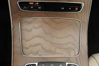 Mercedes-Benz E 300, 2.0, 143 kW, pistikhübriid, automaat, nelikvedu