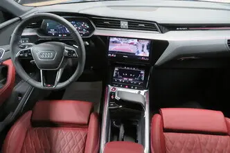 Audi e-tron, 226 kW, электричество, автомат, полный привод