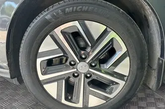 Hyundai Kona, electric, automatic, front-wheel drive