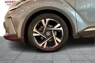 Toyota C-HR, 1.8, 72 kW, hybrid, automatic, front-wheel drive