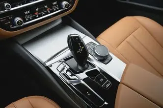 BMW 530, 2.0, 185 kW, hybrid, automatic, four-wheel drive