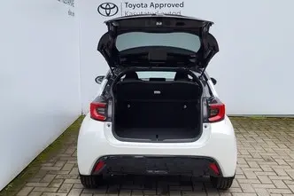Toyota Yaris, 1.5, 68 kW, hybrid, automatic, front-wheel drive