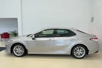 Toyota Camry, 2.5, 131 kW, hybrid, automatic, front-wheel drive