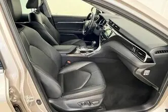 Toyota Camry, 2.5, 131 kW, hybrid, automatic, front-wheel drive