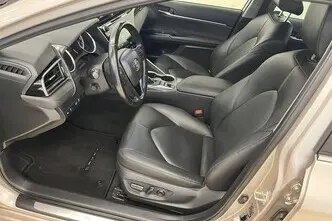 Toyota Camry, 2.5, 131 kW, hybrid, automatic, front-wheel drive