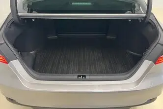 Toyota Camry, 2.5, 131 kW, hybrid, automatic, front-wheel drive