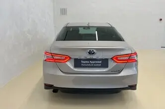 Toyota Camry, 2.5, 131 kW, hybrid, automatic, front-wheel drive