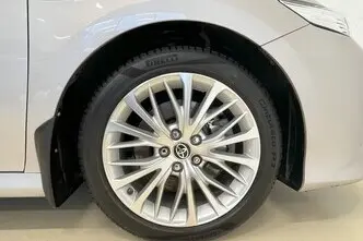 Toyota Camry, 2.5, 131 kW, hybrid, automatic, front-wheel drive