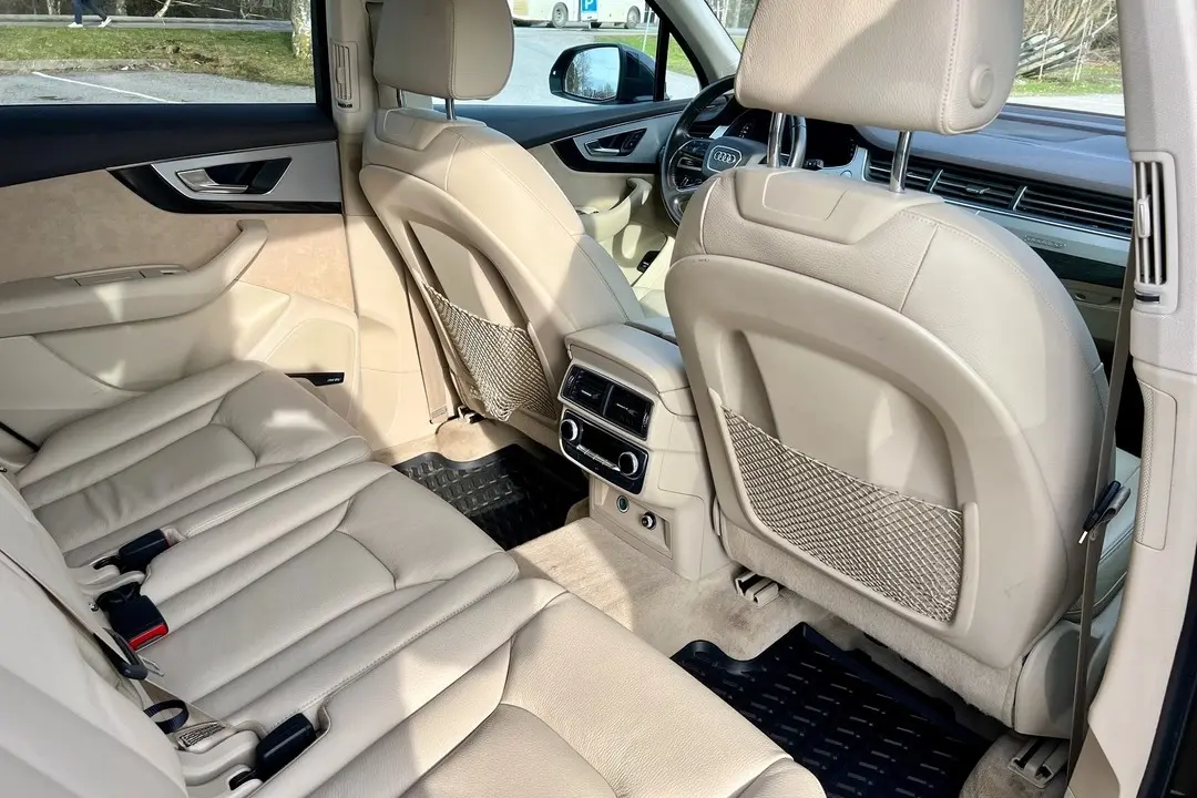 Audi Q7, 3.0, 210 kW, hybrid, automatic, four-wheel drive