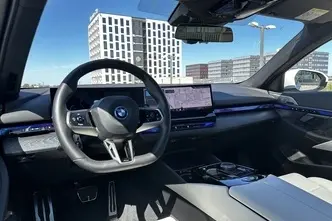 BMW 550, 3.0, 230 kW, pistikhübriid, automaat, nelikvedu