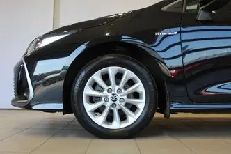 Toyota Corolla, 1.8, 72 kW, гибрид, автомат, передний привод